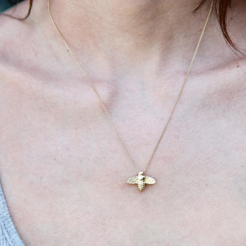 BEE CHAIN NECKLACE